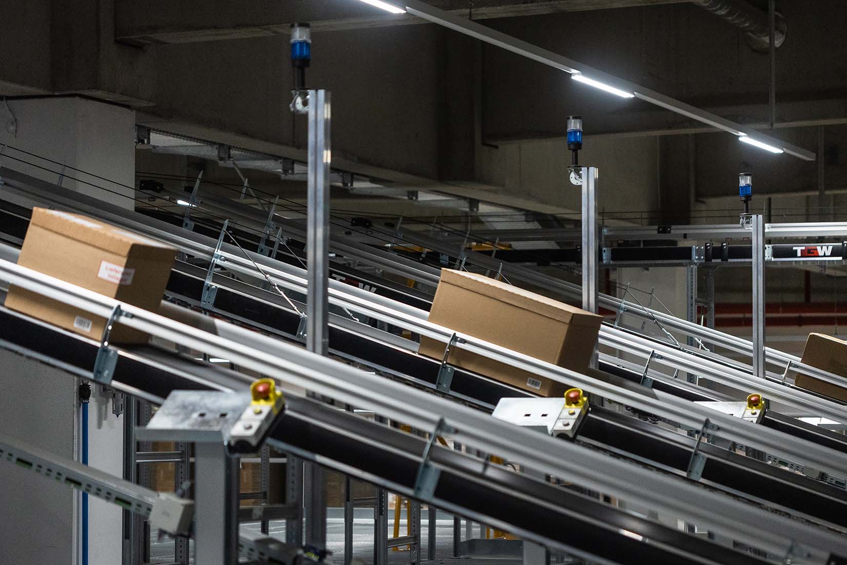 Inclined part of a carton transport system carrying a carton