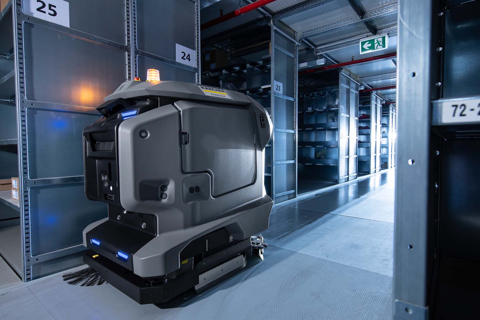 Cleaning robot for warehouse floors