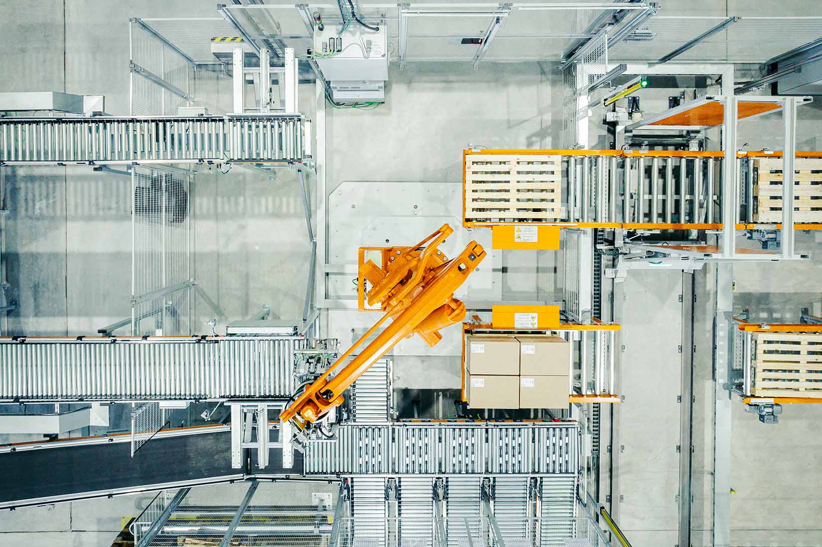Top view of a robot in order picking 