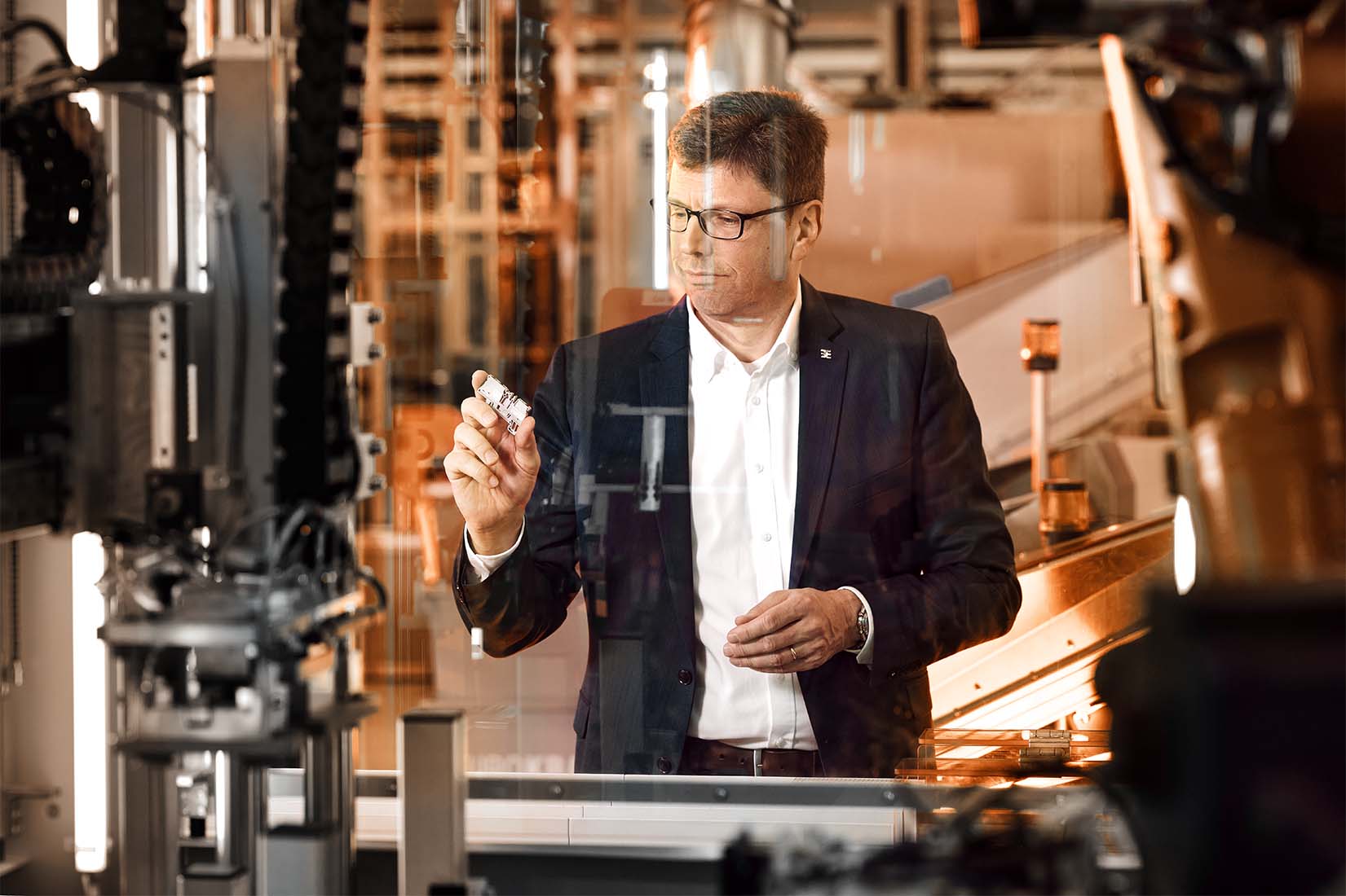 Volker Bibelhausen in the logistics center