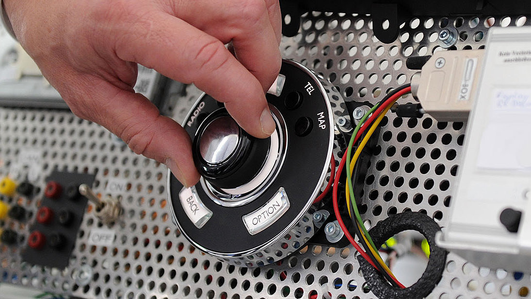Close-up of the operation of an eletronic device