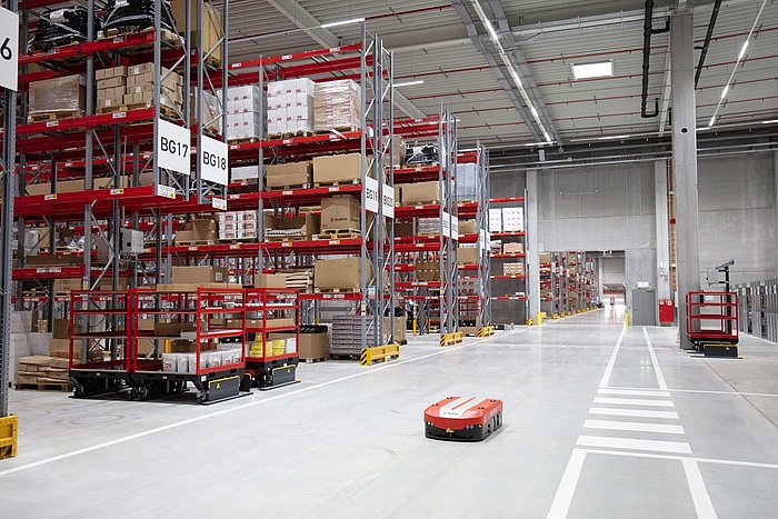 Transport of the picking carts in the logistics hall