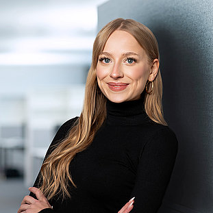 Laura, Werkstudentin