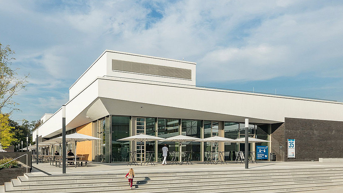 Exterior view of the new service building of the University Hospital Frankfurt