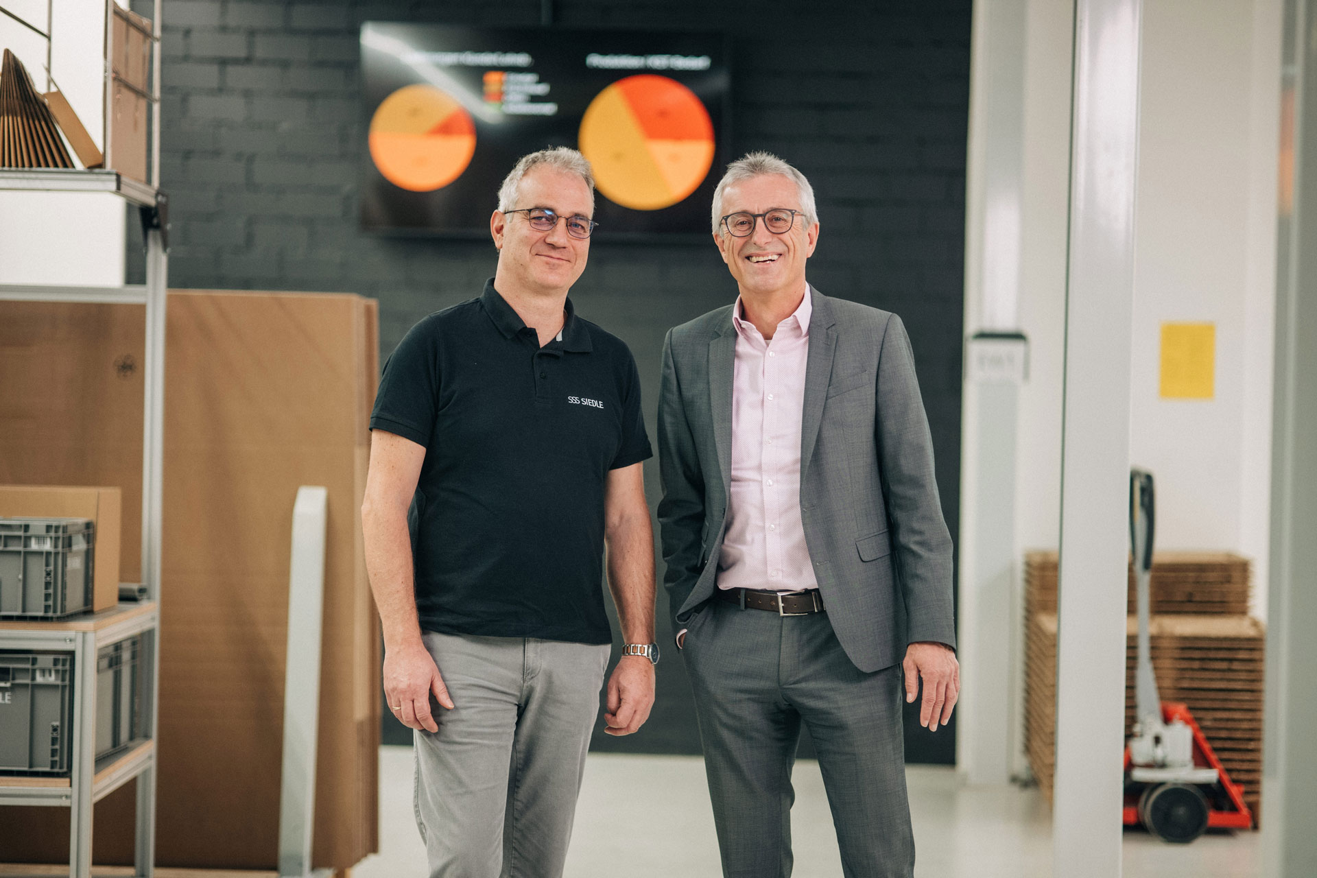 Consultant Martin Bitz and logistics manager at Siedle Rainer Boghammer in the warehouse
